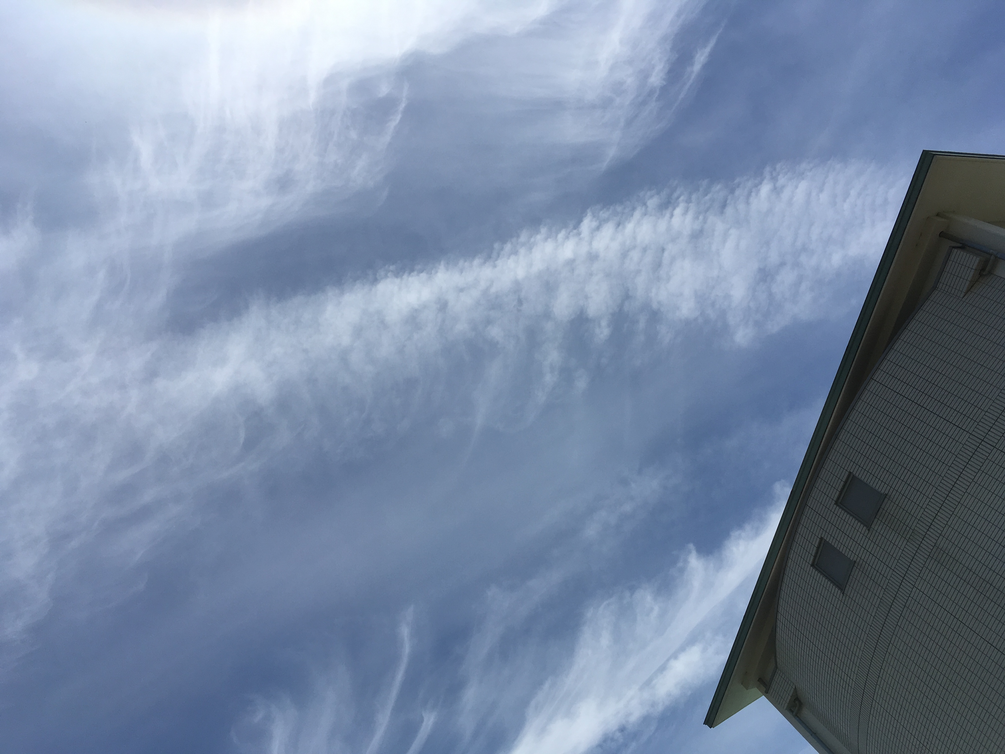 No.33052-1 地震雲