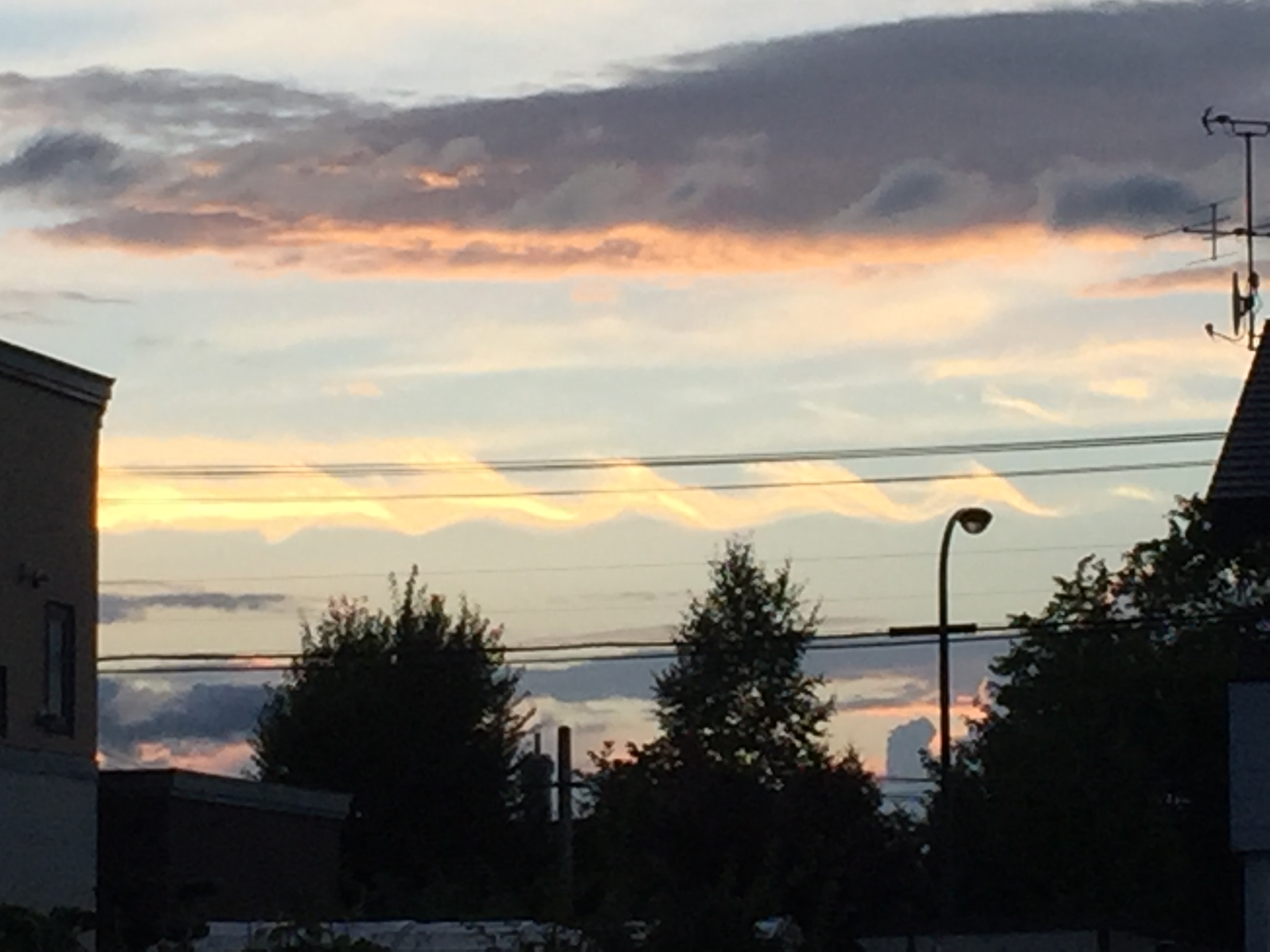 No.33590-1 地震雲