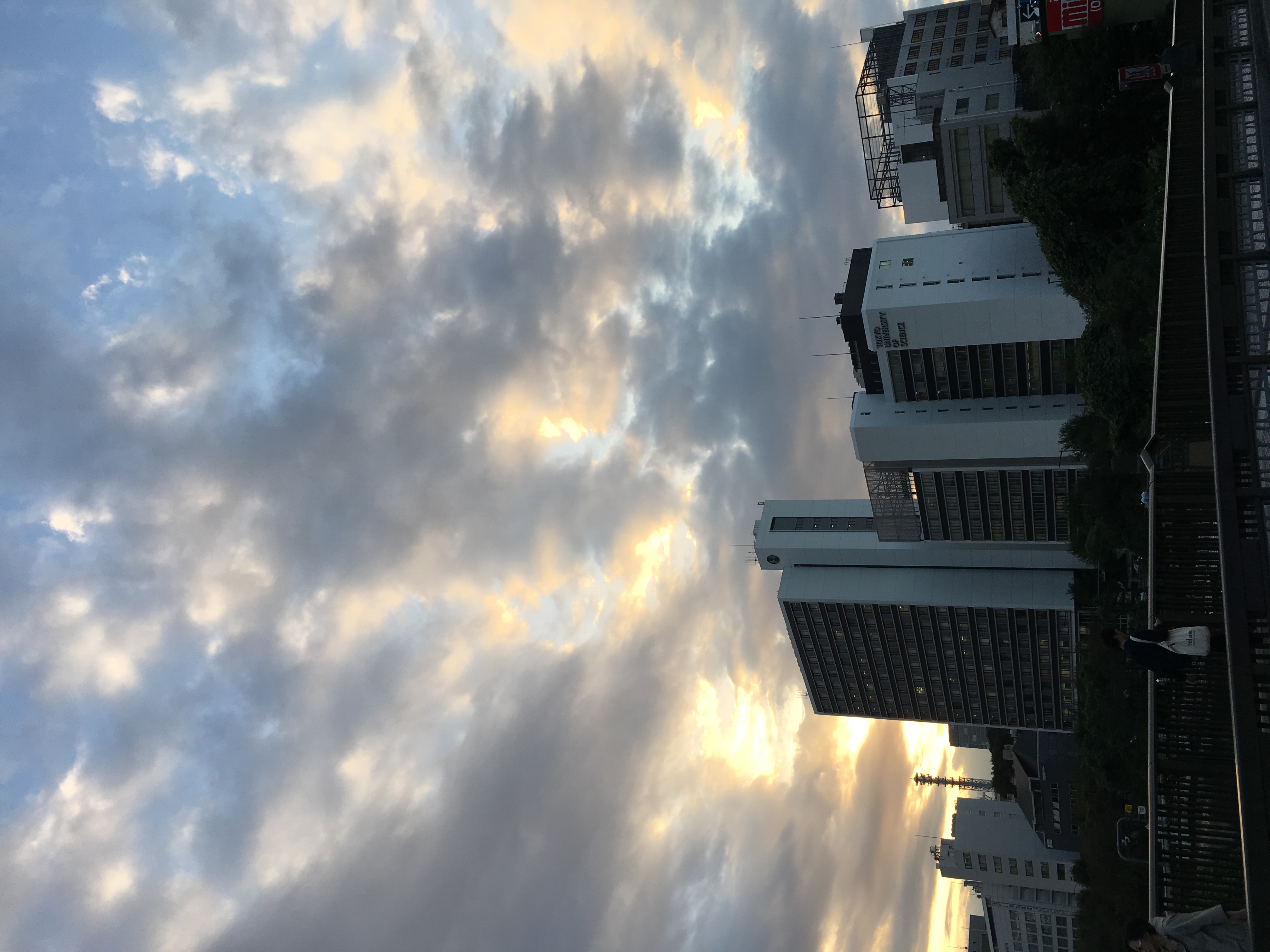 No.36645-1 地震雲