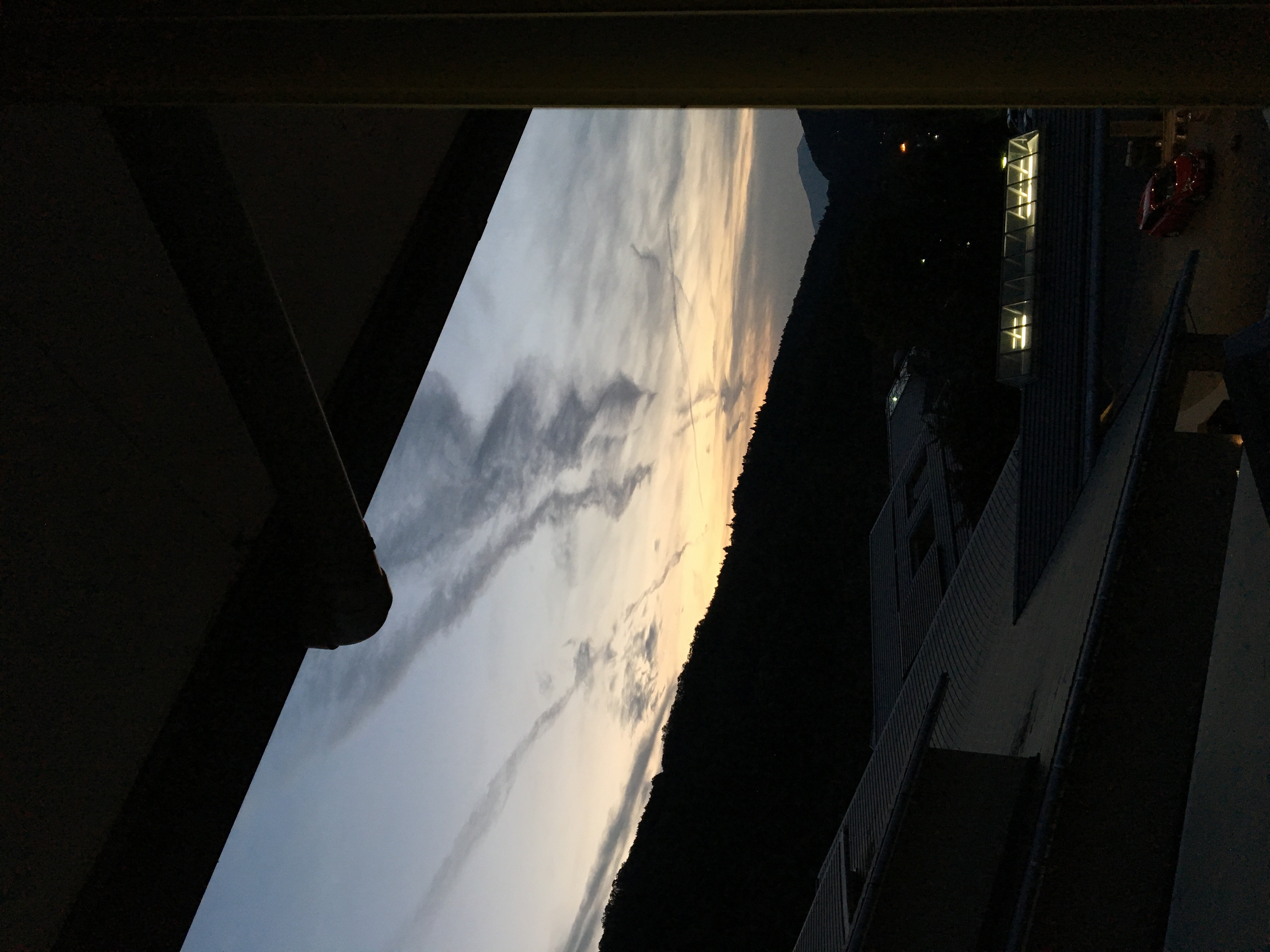 No.36780-1 地震雲