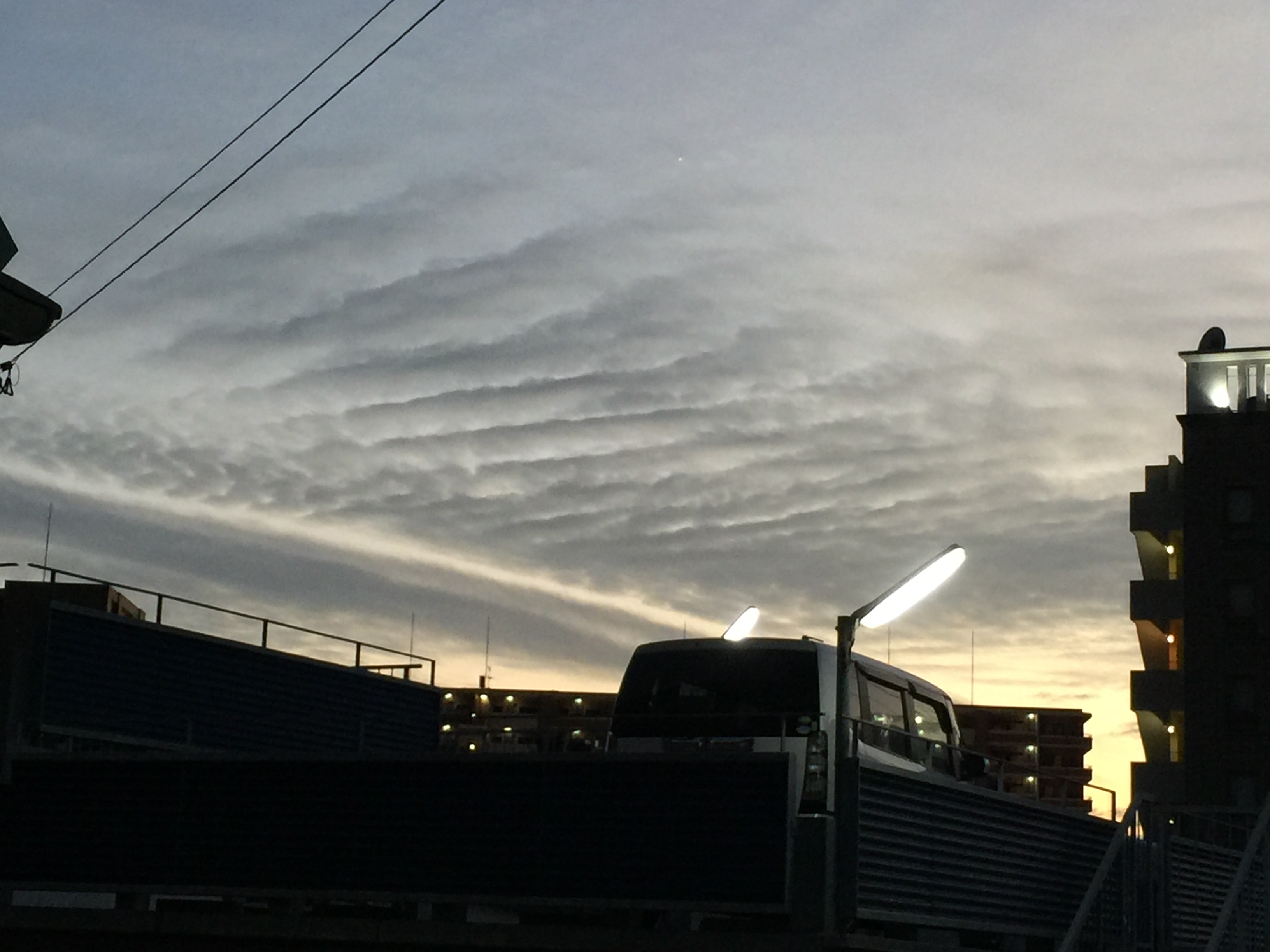 No.37185-1 地震雲