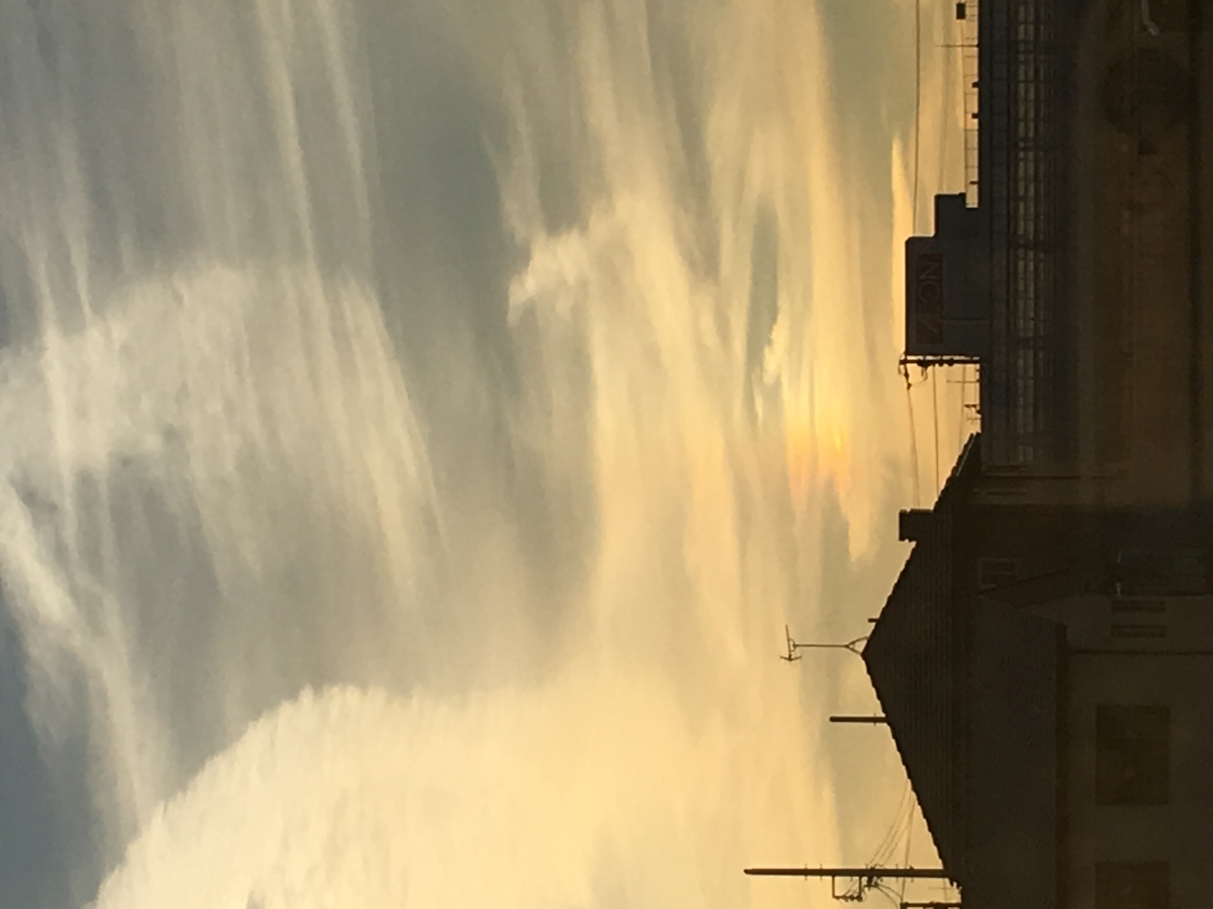 No.38252-1 地震雲