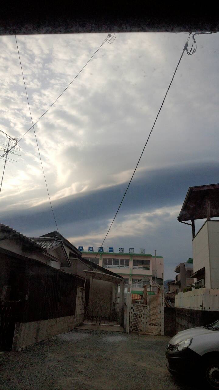 No.40932-1 地震雲