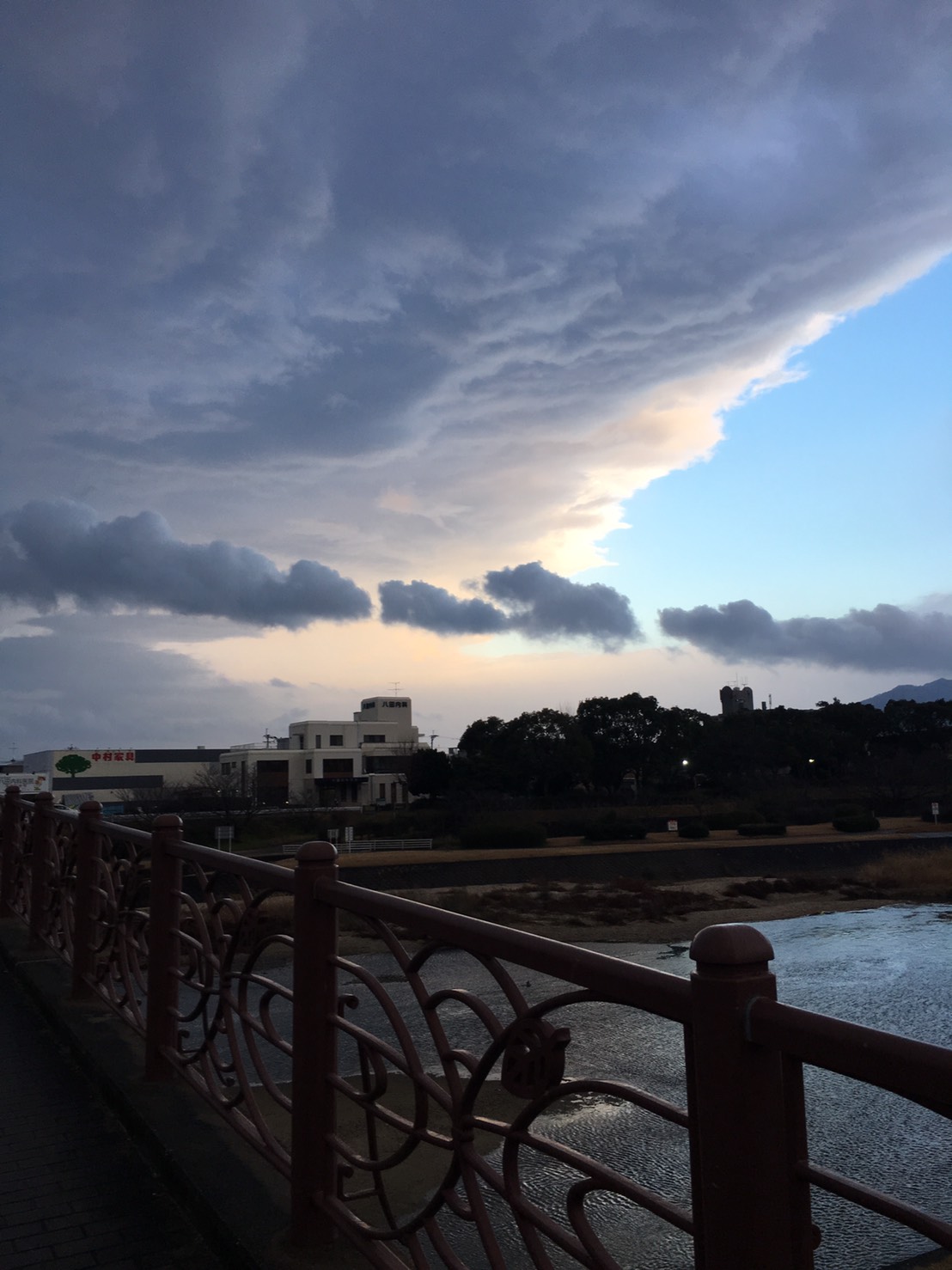 No.40934-1 地震雲