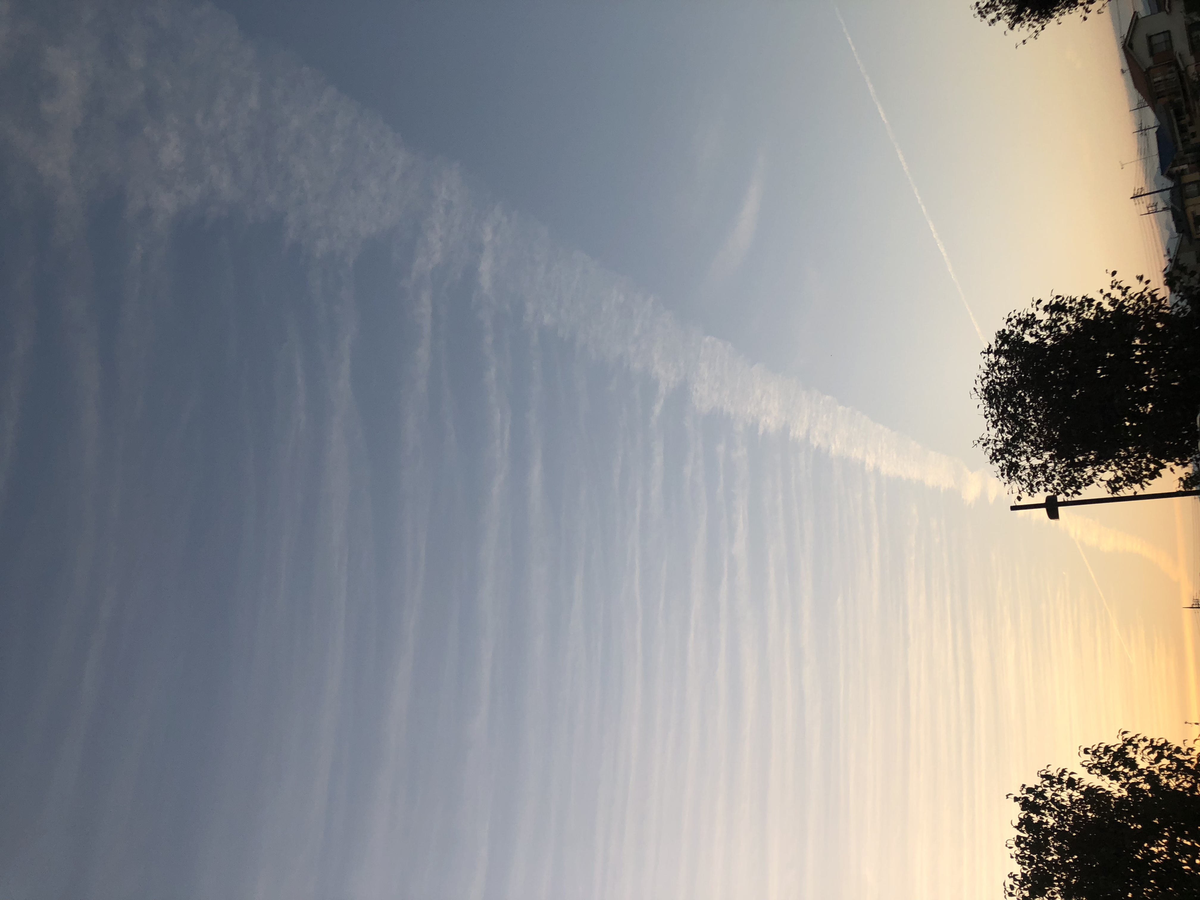 No.46192-1 地震雲