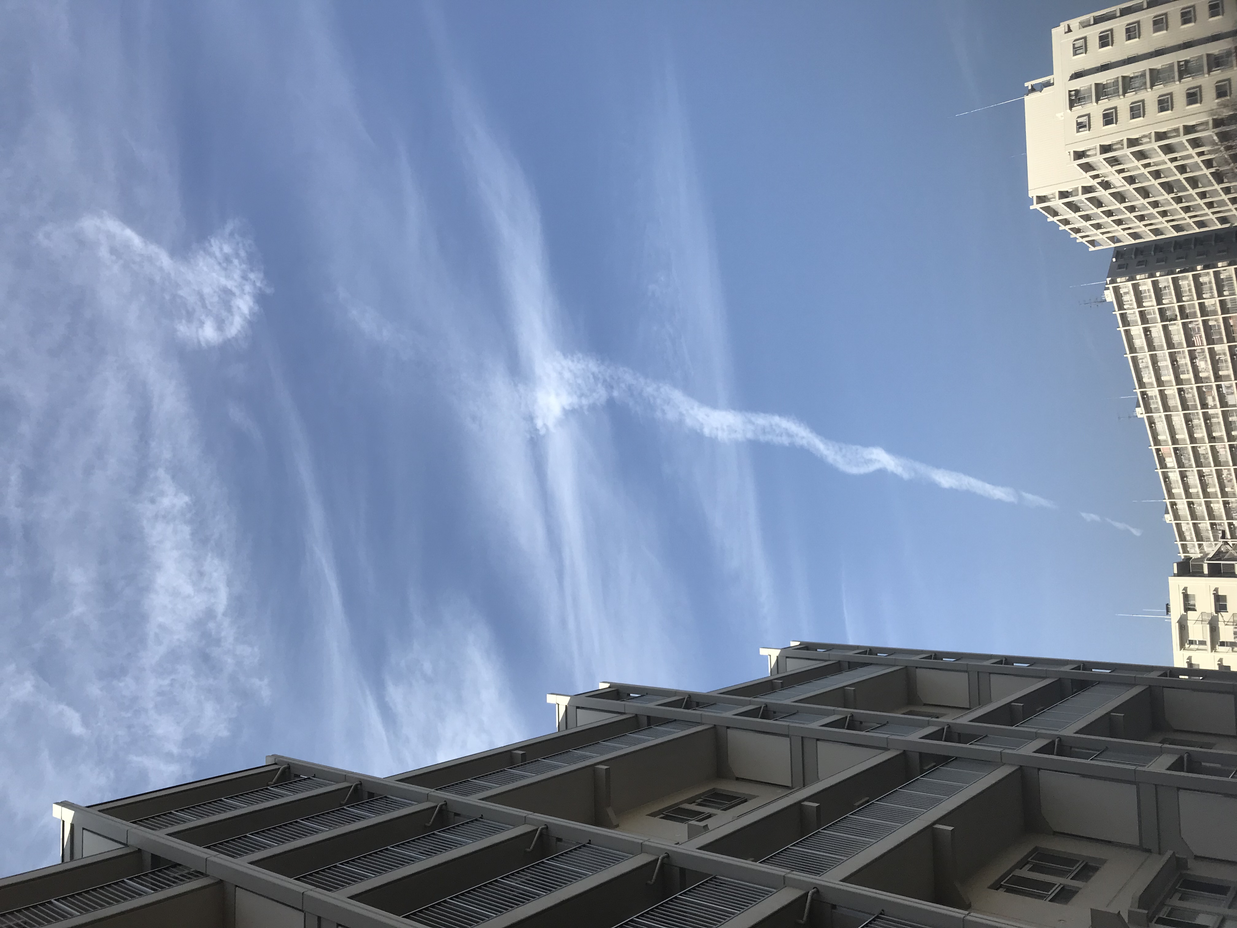 No.46640-1 地震雲