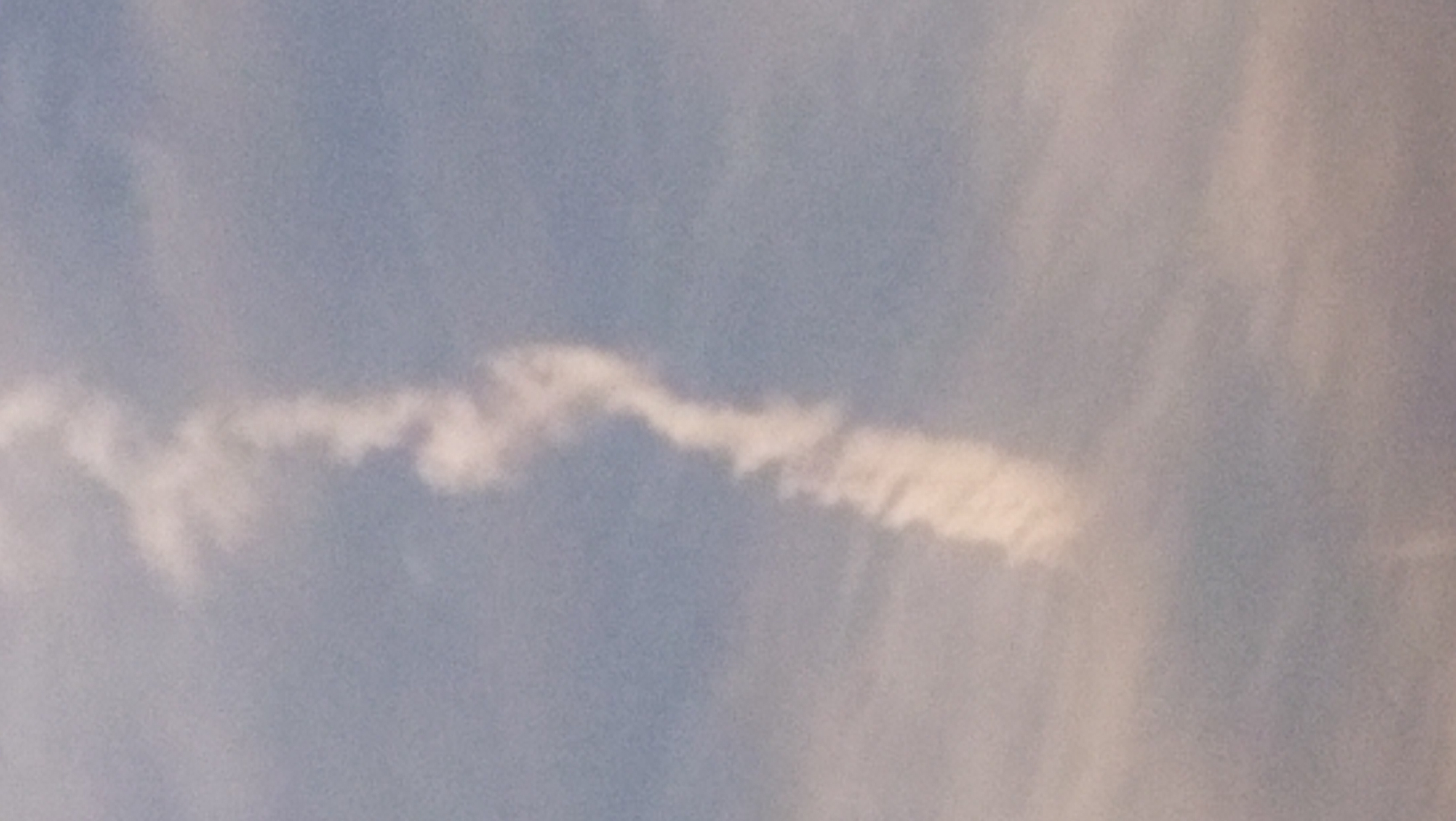 No.46670-1 地震雲