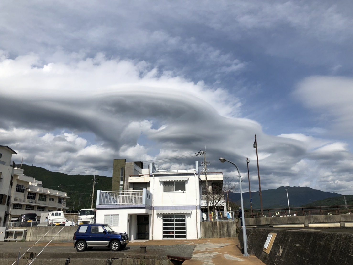 No.51144-1 地震雲